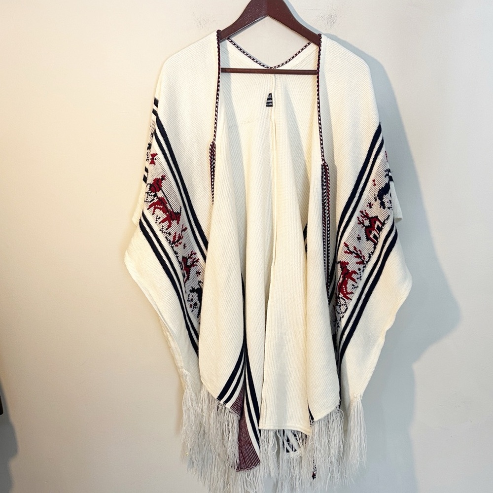 VINTAGE 1970’s Horse Drawn Carriage Fringe poncho sweater one size fits all